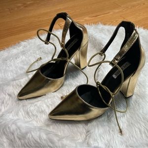 Cape Robbin size 7.5 gold heels